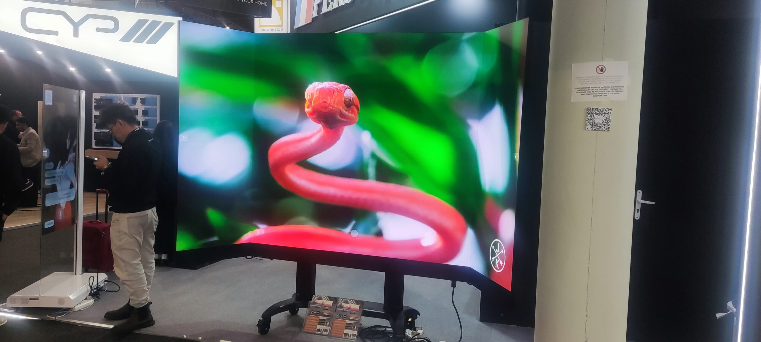 LED_poster_had_video