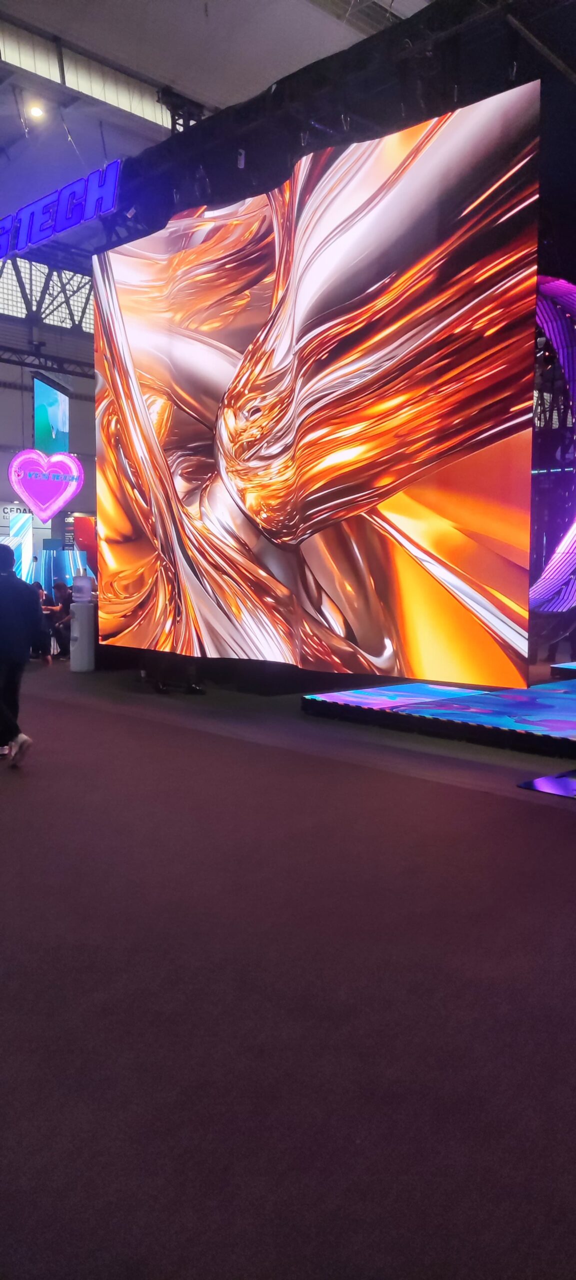 LED_staně_zavěšená